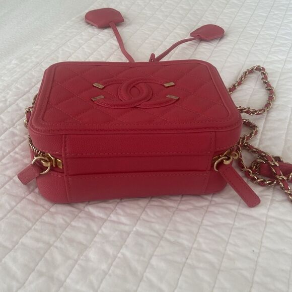 CHANEL Caviar Quilted Small CC Filigree Vanity Case Pink - Picture 9 of 16